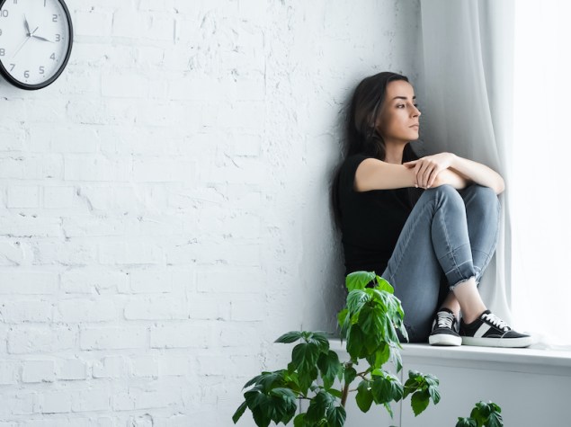 Donna sola in stato depressivo