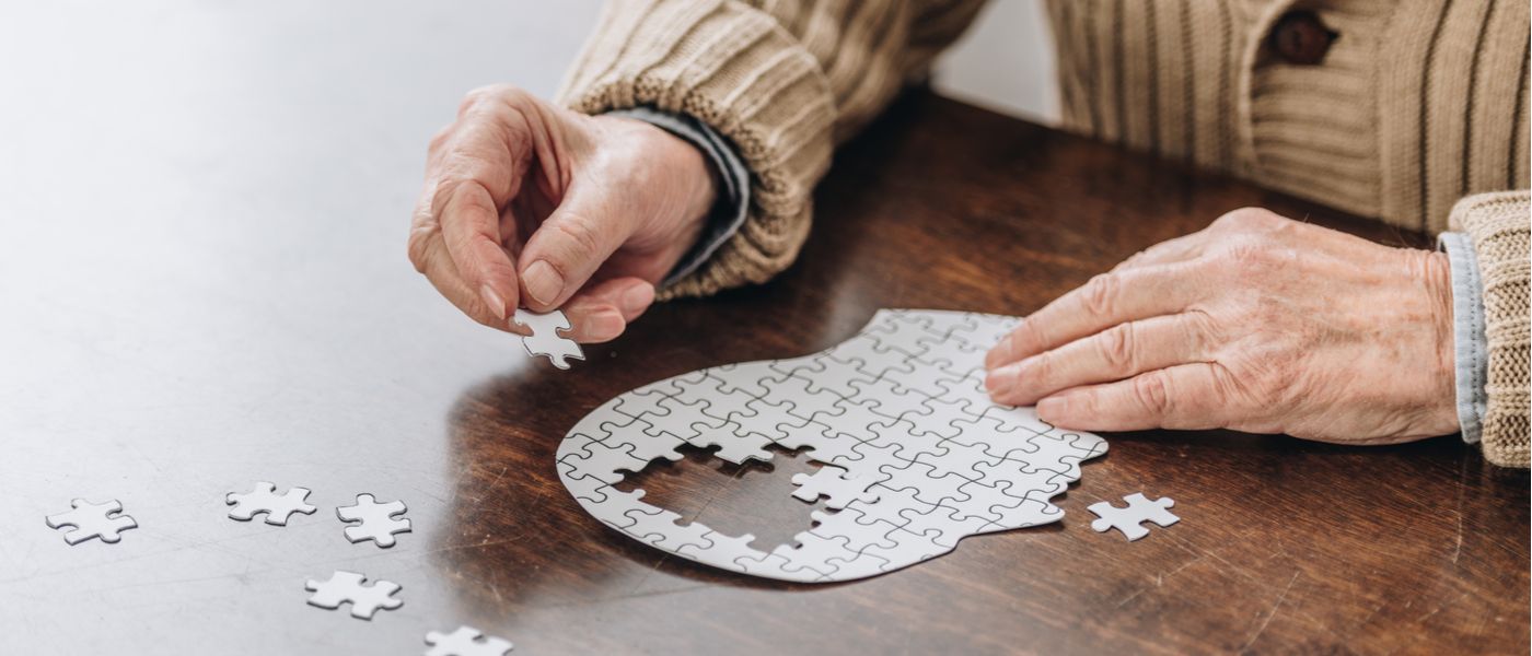 puzzle che compone la testa di un uomo