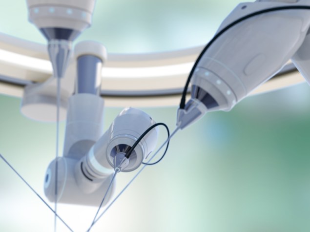 foto di braccia di robot per chirurgia robotica