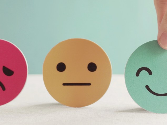 faccine tristi a simboleggiare depressione