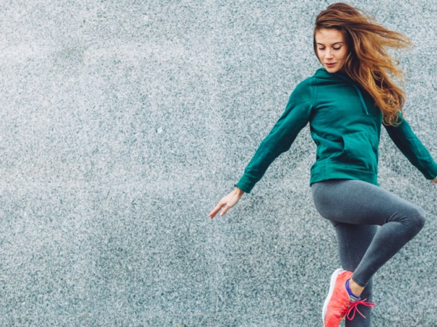 ragazza che pratica jogging