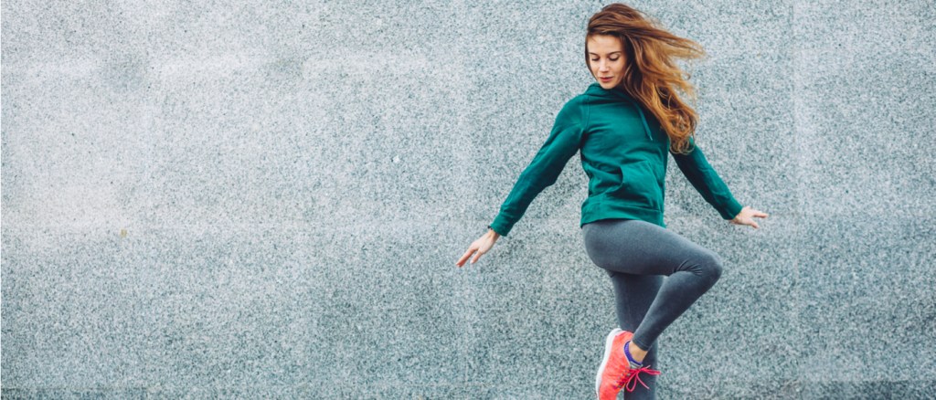 ragazza che pratica jogging