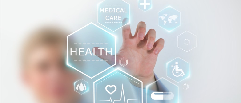 dottore che clicca con il dito sulla scritta "medical care"