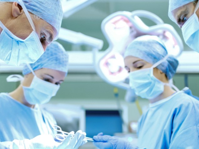 Medici in sala operatoria