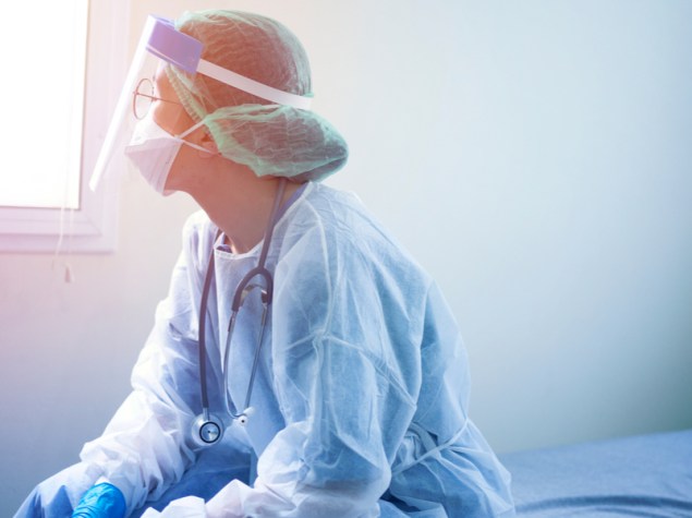 dottoressa con mascherina