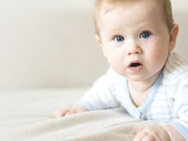 bambino di 6 mesi