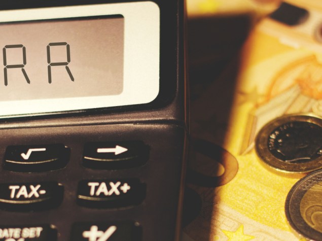 monete banconete calcolatrice schermo scritta pnrr