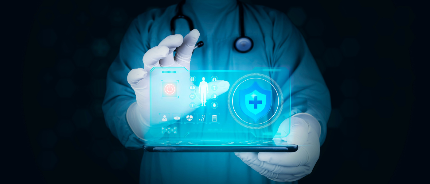 medico in ombra che tiene ipad tra le mani