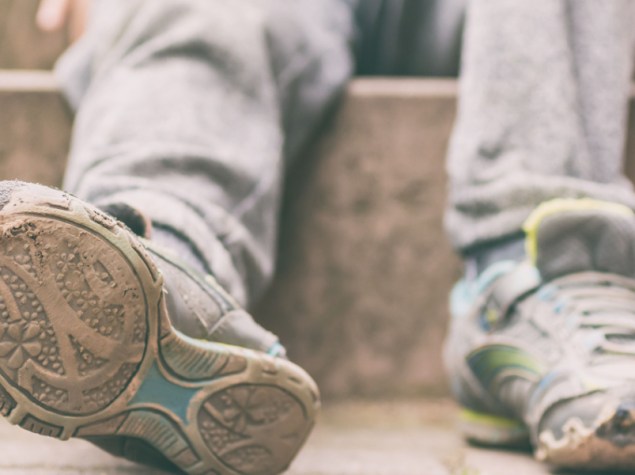 Scarpe di un bambino povero