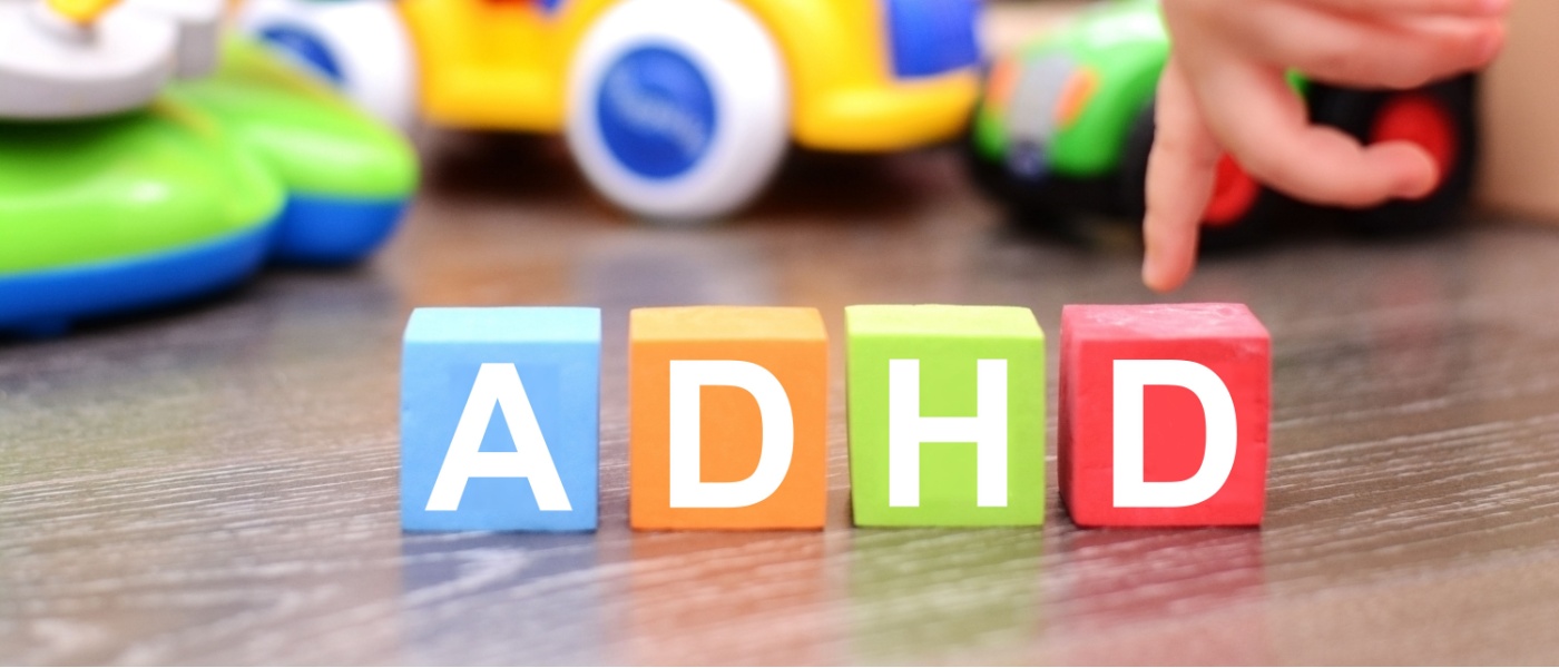 ADHD scritto con dei blocchi per bambini