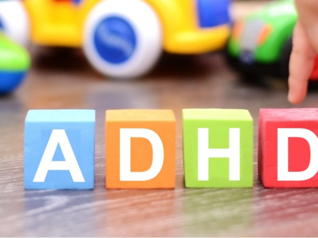 ADHD scritto con dei blocchi per bambini