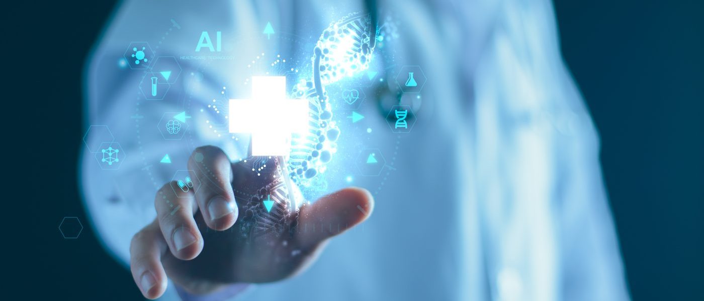 Mano di medico che tocca icona luminosa