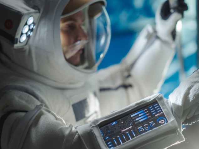 Astronauta in una navicella spaziale