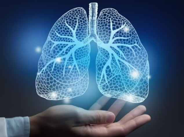 Illustrazione di polmone su mano