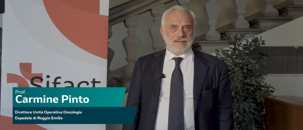 Primo piano del dottor carmine pinto in giacca e cravatta