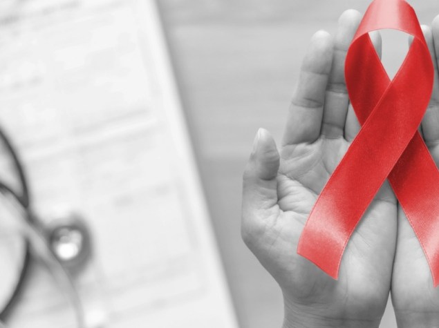 mani con il simbolo dell'HIV