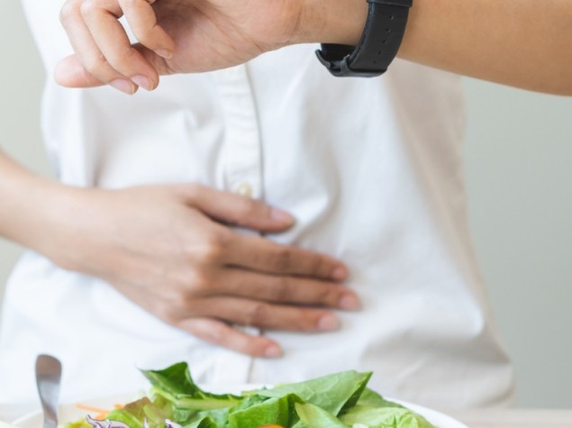 PERSONA CHE ASPETTA DI MANGIARE