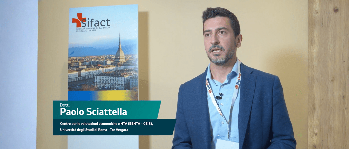 Primo piano del dottor Sciattella in giacca