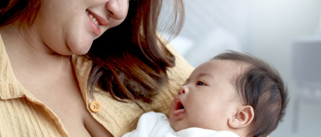 mother-holds-infant-newborn-baby-boy